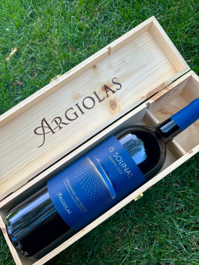 Is Solinas Riserva Carignano del Sulcis (cutie lemn) - 1,5 L